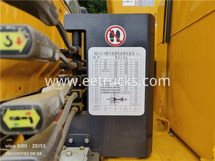 4ton Wrecker with Crane